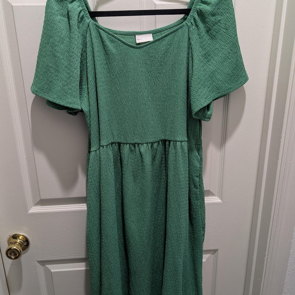 Ava & Viv Textured Green Midi Dress